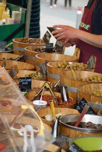 französische Oliven Spezialitäten auf den Französischen Märkten von La Pestaque
